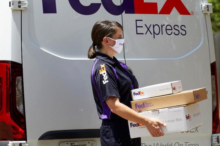 FedEx presenta “50 Days of Caring”