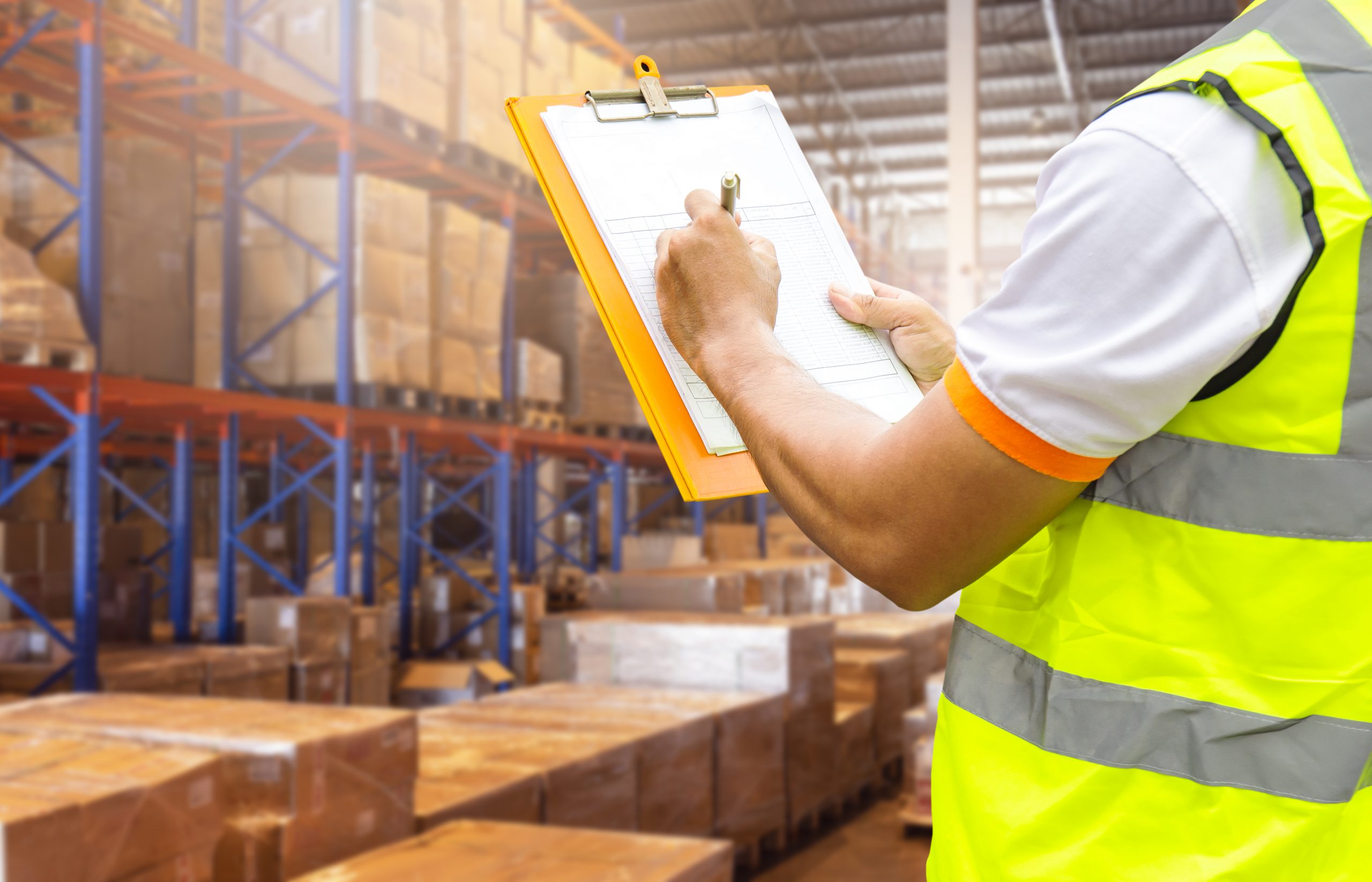 warehouse worker holding clipboard scaled