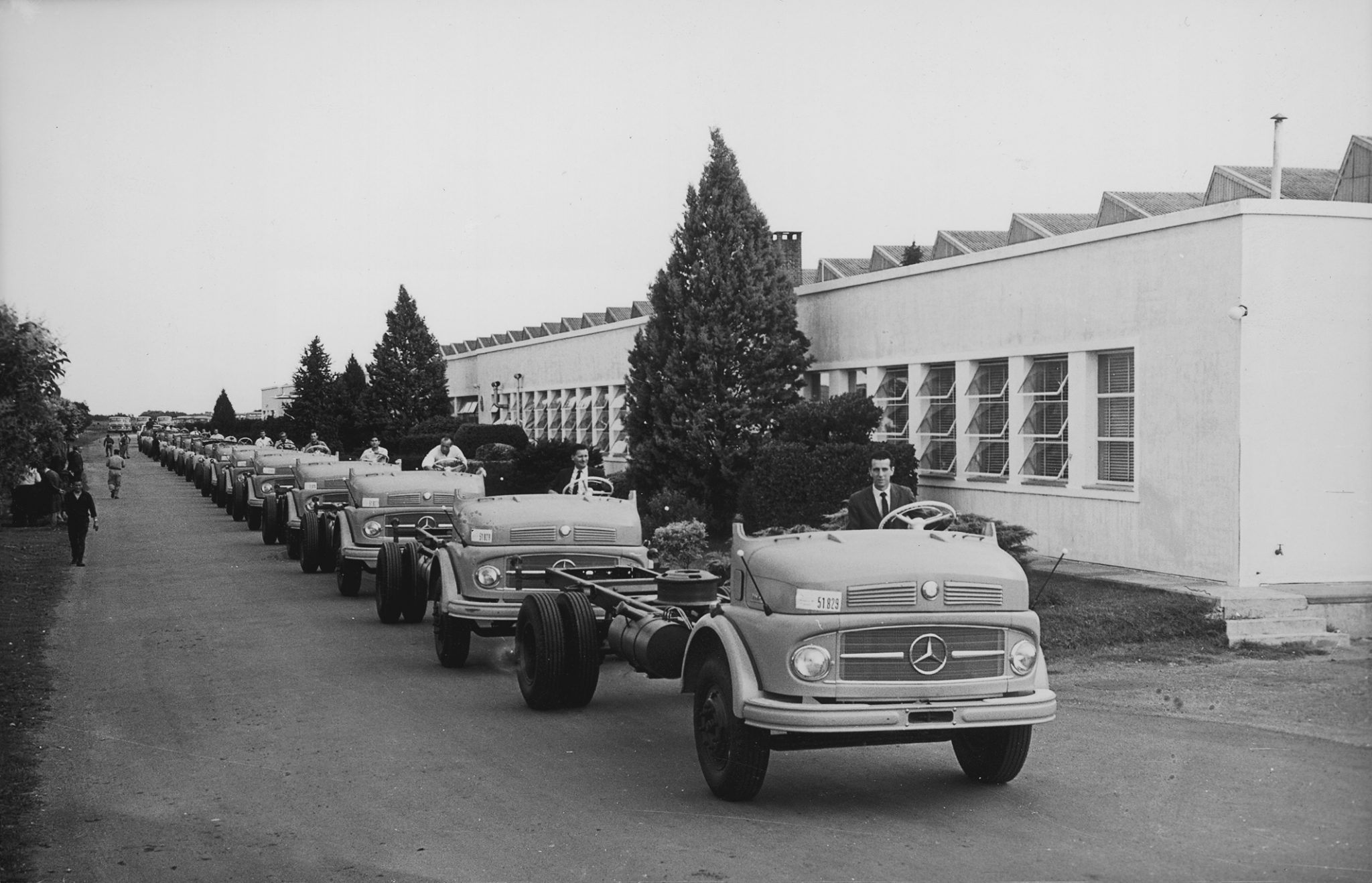 Mercedes-Benz en Argentina conmemoró su 71° aniversario del inicio de producción