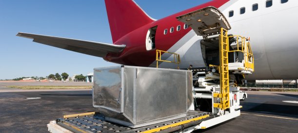 Por costos, el flete aéreo de carga se traslada en aviones de pasajeros