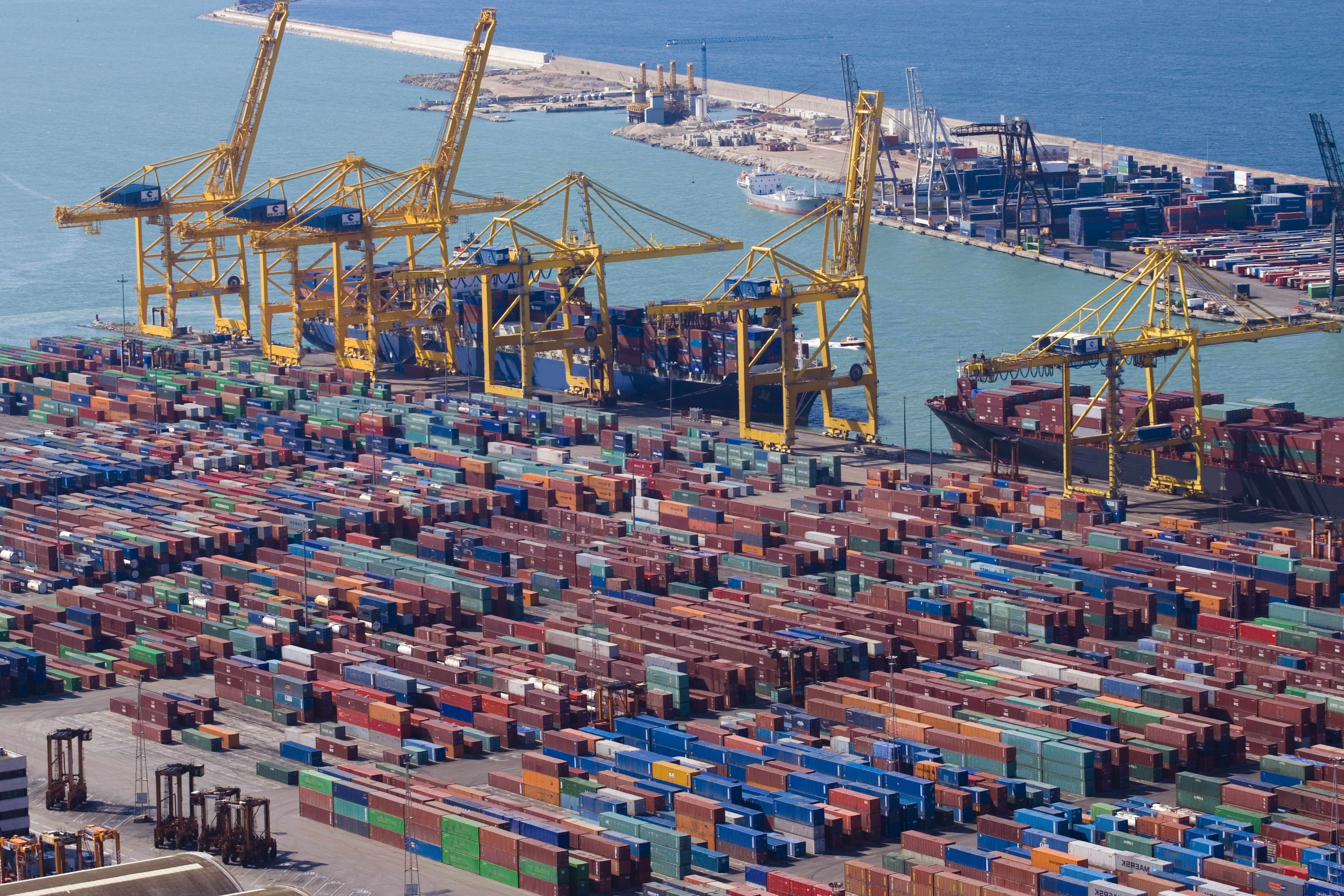 La industria global portuaria movilizará 800 millones de TEUs para 2017