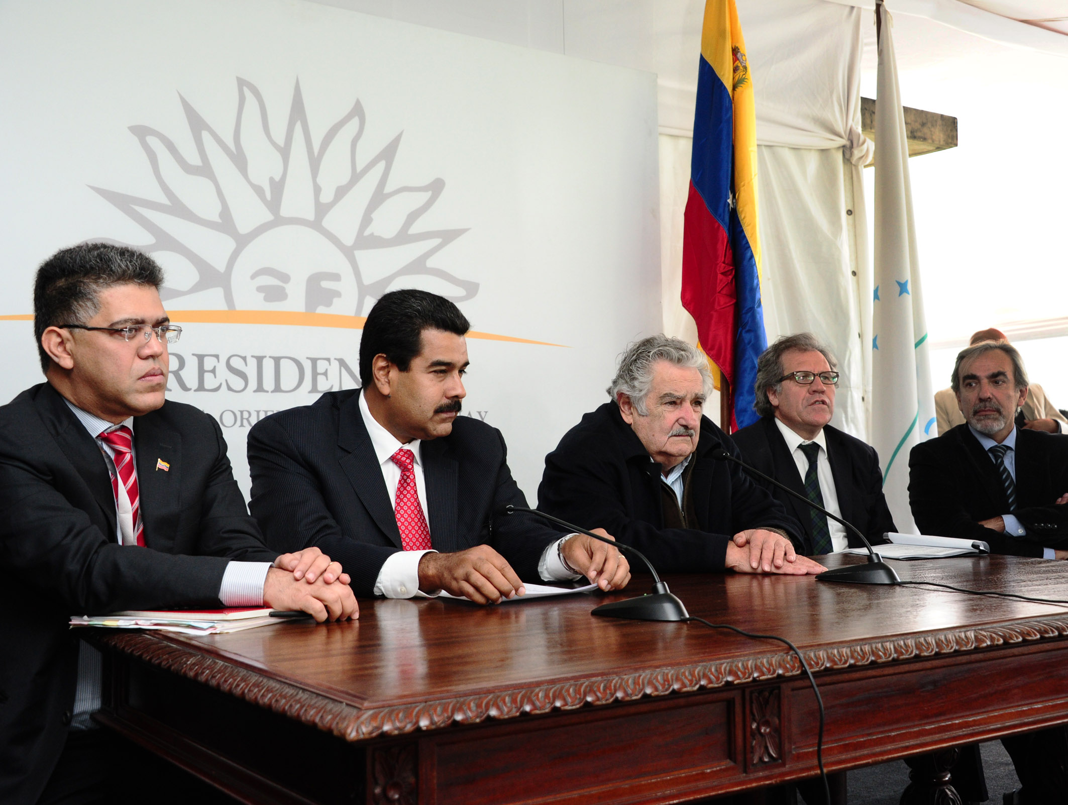 Venezuela y Uruguay firman Memorándum portuario