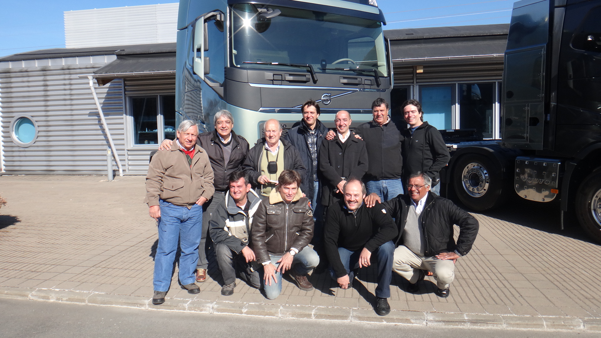 Empresarios del transporte visitan Volvo Trucks en Suecia