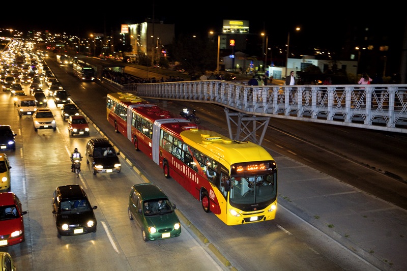 Volvo vende ómnibus híbridos a Bogotá