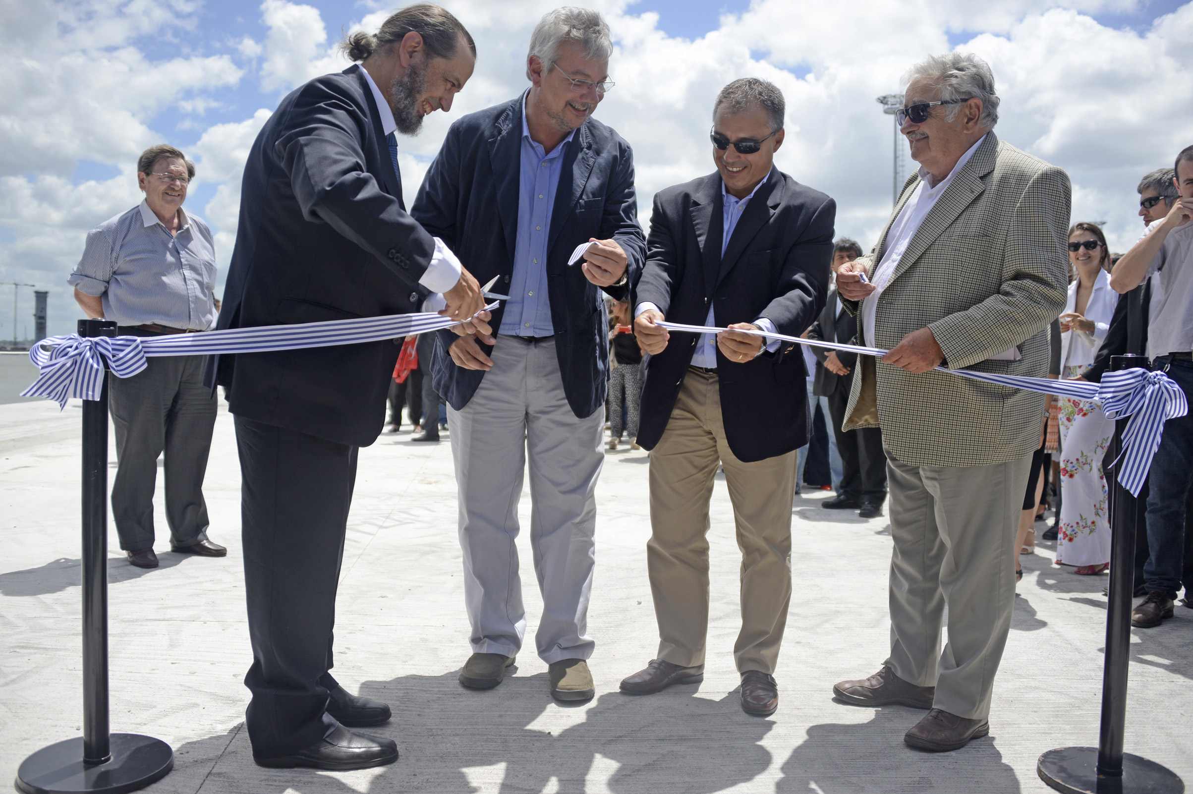 Inauguran muelle en puerto de Montevideo