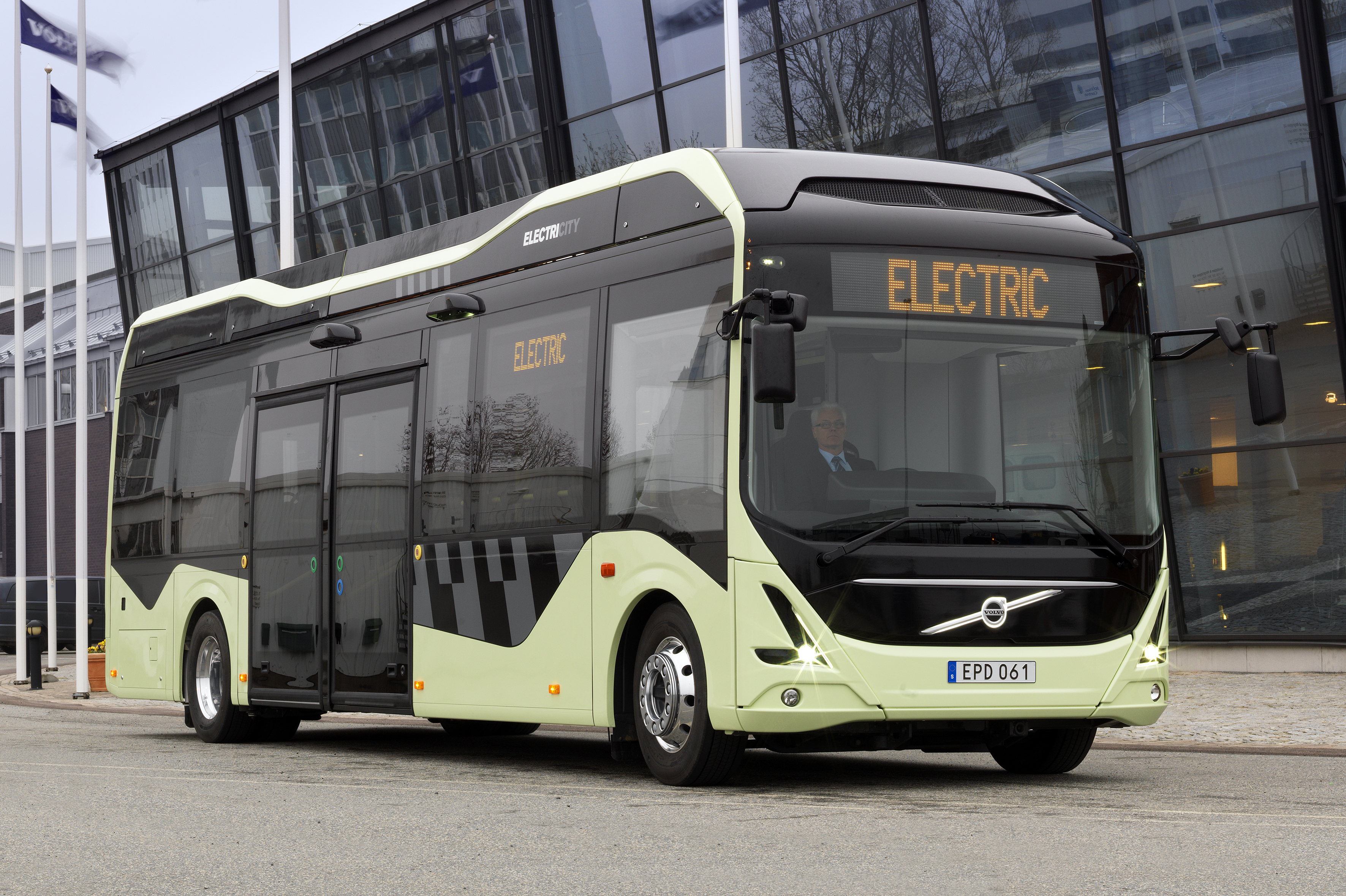 Volvo prueba su primer autobús eléctrico