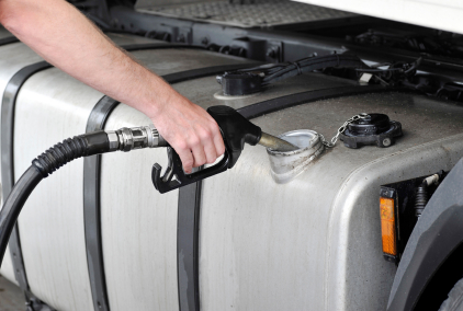 FADEEAC: «El combustible asfixia al transporte de cargas»