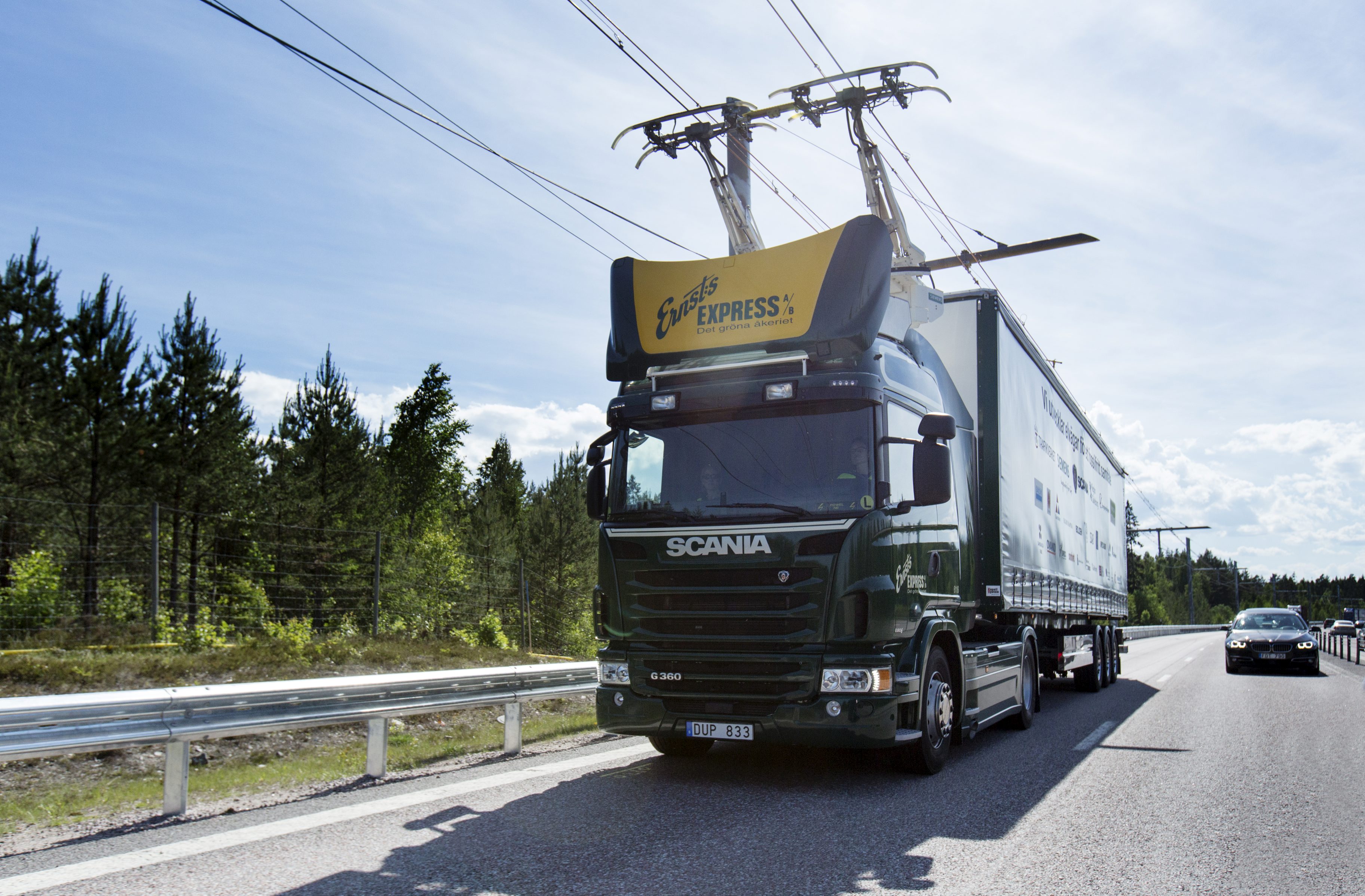 Camiones Scania circulan por la primera ruta eléctrica