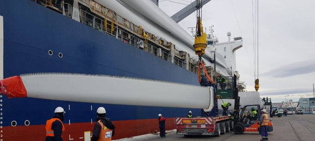 Puerto Madryn recibió aerogeneradores para proyecto eólico